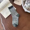 Youjiaxiu Calcetines para Mujer Estilo Otoño e Invierno Estilo Retro Japonés Calcetines de Media Pantorrilla Tela Jacquard de Diamantes Etiqueta Calcetines con Volantes de Encaje