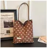 Nova Bolsa Feminina Artística de Bolinhas Estilo Japonês Ombro Único 2026 Mochila Tote Simples Fresca de Grande Capacidade para Mulheres