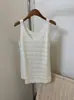 Moda de Verão 2026 Versátil com Recortes Tricô Crochê Colete Cardigan Feminino Gola V Adequado para Camadas