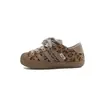 Zapatos casuales de moda con puntera de concha para niños, colección otoño 2026, populares planos suaves y antideslizantes para niñas pequeñas y zapatillas para niños