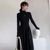 2026 Invierno Nuevas Llegadas Vestido Largo Negro de Punto Adelgazante Capa Interior Francesa Vestido Base de Punto Temporada Otoño Invierno Mujer