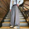 Calça de corte reto com silhueta A, estilo vintage old money para o dia a dia, calça casual com caimento clean, calça larga unissex