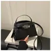 Bolsa pequena elegante de alta qualidade para mulheres 2026 nova bolsa transversal versátil bolsa de mão super popular com fecho de trava pequena bolsa de mão