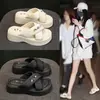 Nuevas Chanclas de Verano 2026 Estilo Coreano con Suela Gruesa para Aumentar la Altura para Mujer, Sandalias Casuales Slip-On de Talla Pequeña, Moda de Celebridad de Internet, Zapatos Antideslizantes