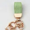 Marca de moda, con estampado de piel de oveja pequeño, llavero corto, llavero con forma de rábano, pequeño regalo, llavero de cuero, charm simple para bolso