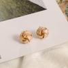 Populares aretes de tuerca de nudo concéntrico retro estilo francés con aceite goteante, cobre chapado en oro, elegantes aguja de plata 925, aretes de alta gama para otoño e invierno