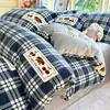 Juego de Cuatro Piezas de Leche Polar de Invierno con Funda Nórdica de Polar Añadida Juego de Tres Piezas para Dormitorio Infantil Sábana Cálida Ropa de Cama de Coral