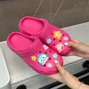 Novas sandálias perfuradas respiráveis de verão: legais, estilosos, minimalistas, com sola grossa para altura extra, adequados para uso ao ar livre e chinelos de praia de secagem rápida