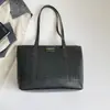 Nuevo bolso de hombro tejido transfronterizo, gran capacidad, bolso tote de moda con bloques de color modernos, adecuado para salidas casuales y el trabajo.