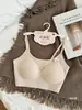 Base de veludo escovado outono e inverno, lingerie sem costura para mulheres, adequada para usar em camadas ou como um top, com um pequeno realce no peito e design de bojo fixo