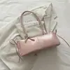 Este ano, o estilo doce e feminino está em alta, com bolsas quadradas pequenas e bolsas de ombro sendo populares.. Aqui estão alguns novos designs de primavera de 2026: bolsas de ombro leves e minimalistas e bolsas de antebraço da moda