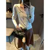 Mochie Outono Novo Estilo Estilo Coreano Bordado de Coração Gola Marinheiro Ombro Normal Emagrecedor Manga Longa Camiseta MQ1618