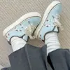 Zapatillas casuales cómodas populares para mujer, nuevas populares de otoño 2026, versátiles, de suela gruesa, que aumentan la altura, con cordones, ligeras
