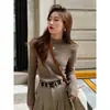 Suéter base gris para mujer, adecuado para usar en capas en otoño e invierno, también se puede usar como prenda exterior, nuevo estilo 2026, con un look sofisticado, con cuello semi-alto y diseño de punto