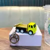 Llavero de coche cool de fricción, divertido llavero colgante de modelo de juguete de motocicleta para aliviar el estrés, al por mayor