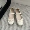 Zapatos de Mujer Estilo Ballet Francés Plateados de Tacón Bajo Poco Profundos Modelo Nuevo Otoño 2026 para Combinar con Faldas Zapatos Planos Mary Jane JK