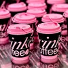 Taza de Papel para Café Estilo Dulce y Fresco Negro y Rosa de Moda Taza Desechable para Té de Leche con Tapa Empaque Comercial para Llevar Taza Engrosada para Bebidas Calientes