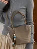 Bolso Shuai Mi Jia, color liso, elegante, nuevo modelo 2026, bolso de hombro casual, bolso de axila de moda, bolso cubo tejido para el día a día