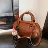 Bolsa de Bowling Retro de Mão para Mulheres Outono e Inverno 2025 Nova Moda Versátil Bolsa de Ombro Design de Nicho Francês Bolsa Feminina