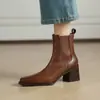 Botas de tornozelo de couro genuíno estilo britânico para comércio transfronteiriço, salto grosso, bico quadrado, botas pretas estilo Martin, botas femininas slip-on de salto médio versáteis para outono e inverno