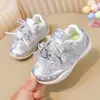 Tenis para niña de suela suave, nueva colección de otoño, estilo princesa, dulces y lindos, con lunares rosas y un moño, zapatos casuales