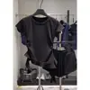 Blusa de Tricô Coreana Chique Única com Ombro Reto e Manga Curta para Mulheres, Verão 2026, Design Irregular de Gola Redonda, Estilo Coreano de Nicho