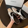 Versión de Piel de Vaca Chica Musa~Mocasines sin Talón de Punta Cuadrada Estilo Francés con Pliegues, Hebilla de Pedrería y Medias Zapatillas de Cuero Genuino