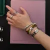 Pulseira Aberta Única com Textura de Metal de Designer Cravejada com Diamantes Feita à Mão Estilo Europeu e Americano Anel Versátil Empilhável