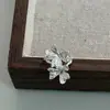 Super Hada Exquisita Flor de Metal Clip para Hueso de Oreja Sin Perforar Exquisito Pequeño Simple Versátil Estilo Genial Pendientes Nuevo Estilo