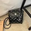 Mochila Feminina Estilo Chanel, Bolsa de Viagem Leve, Nova de 2026 Verão Acolchoada com Corrente Mochila de Nicho para o Dia a Dia