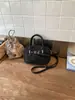 Bolsas Femininas Transfronteiriças 2026 Novo Estilo Bolsa Quadrada Pequena de Ombro Cruzado Bolsa Boston Travesseiro Versão Coreana Tendência com um Toque Elegante e de Alta Qualidade