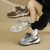 Zapatos nuevos estilo coreano para papá para mujer, zapatillas deportivas para correr de estudiante otoño 2026, zapatos casuales con suelas gruesas para aumentar la altura