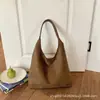 Bolsa de Ombro Casual Suede Retro Versátil, Bolsa Tote de Ombro, Bolsa de Viagem da Moda com Textura, Grande Capacidade, Estilo Coreano para Mulheres