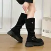 Botas altas de ante para montar, con plataforma gruesa, adelgazantes y que aumentan la altura, para mujer, nueva colección otoño/invierno 2026, con hebilla de cinturón y estilo motero, de caña larga