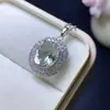 ¡Colgante de cristal verde natural! ¡El cristal está limpio! ¡El color fuego es súper fuerte! El tamaño de la piedra suelta es 10*12 mm