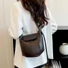 Moda transfronteriza 2026 nuevo bolso cubeta de nicho para mujer, bolso de hombro cruzado de sensación simple vintage de alta gama