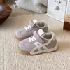 Zapatillas Deportivas para Niños 2026 Primavera y Otoño Nuevas Transpirables Suela Suave Velcro Zapatos Casuales para Niñas Antideslizantes Zapatos Forrest Gump para Niños
