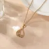 Nuevo Colgante de Corazón Hueco de Temperamento de Alta Gama Accesorios de Collar Joyería de Lujo Ligero de Alta Gama para Mujer Listo para la Venta