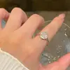 Anillo de plata de ley 925 de lujo ligero de alta gama con calcedonia blanca tipo huevo de paloma, anillo abierto de diseñador, anillo de índice de nicho para mujer