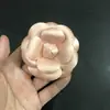 Acessório de Moda de Seda de Alta Qualidade 8cm Flor de Camélia Ultra-Resistente com Broche e Presilha Dupla Utilização