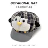 Chapéu Oitavado Xadrez de Pinguim Desenho Animado Doce e Fofo Estilo Coreano para Mulheres, Boina Versátil de Primavera e Verão para Estudantes Que Faz o Rosto Parecer Menor