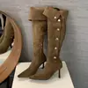Botas femininas de camurça estilo coreano, bico fino, over-the-knee, moda outono e inverno, com fivela de rebite, botas empilhadas, botas finas de salto alto