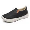 Atacado: Novos estilos de outono de sapatos de pano tradicionais de Pequim para mulheres, com solas macias, design antiderrapante e um visual moderno e versátil, perfeitos para mulheres de meia-idade e idosas.