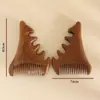 Venta al por mayor de fábrica pequeño monstruo cuero cabelludo multifuncional cabeza dragado peine de masaje sándalo dorado peine masajeador de cabello hombro cuello