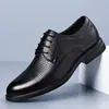 Sandálias Masculinas de Couro Bovino de Primeira Camada, Novos Sapatos de Couro Formais de Negócios Estilo Verão, Sapatos Masculinos Estilo Coreano de Couro Genuíno Bico Fino Estilo Britânico Respiráveis Tendência