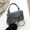 Bolso de diseño de nicho nuevo 2026, bolso cruzado moderno y texturizado, bolso versátil para mujer retro y simple, moderno