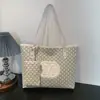 Bolsa de mão nova, estilosa e casual, com textura sofisticada, uma bolsa de ombro simples e chique, bolsa tote feminina retrô de comércio exterior transfronteiriço 2026