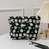 Bolsa de cosméticos lavable bordada con flor de margarita refrescante transfronteriza para mujer, estuche para lápices simple portátil, gran capacidad, estilo japonés, literario y artístico