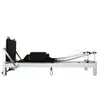 Cama blanca pequeña de aleación de aluminio para Pilates con rieles deslizantes silenciosos, Cama de núcleo de Pilates con marco de aluminio engrosado