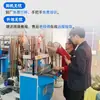 Fabricante de Dongguan Pequeña Máquina de Moldeo por Inyección Vertical 2.0 Ksu-200St Máquina de Terminales de Conector Enchufe de Cable DC Máquina de Cerveza